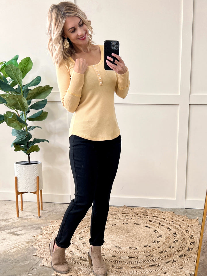 Long Sleeve Henley Top In Pineapple Cream