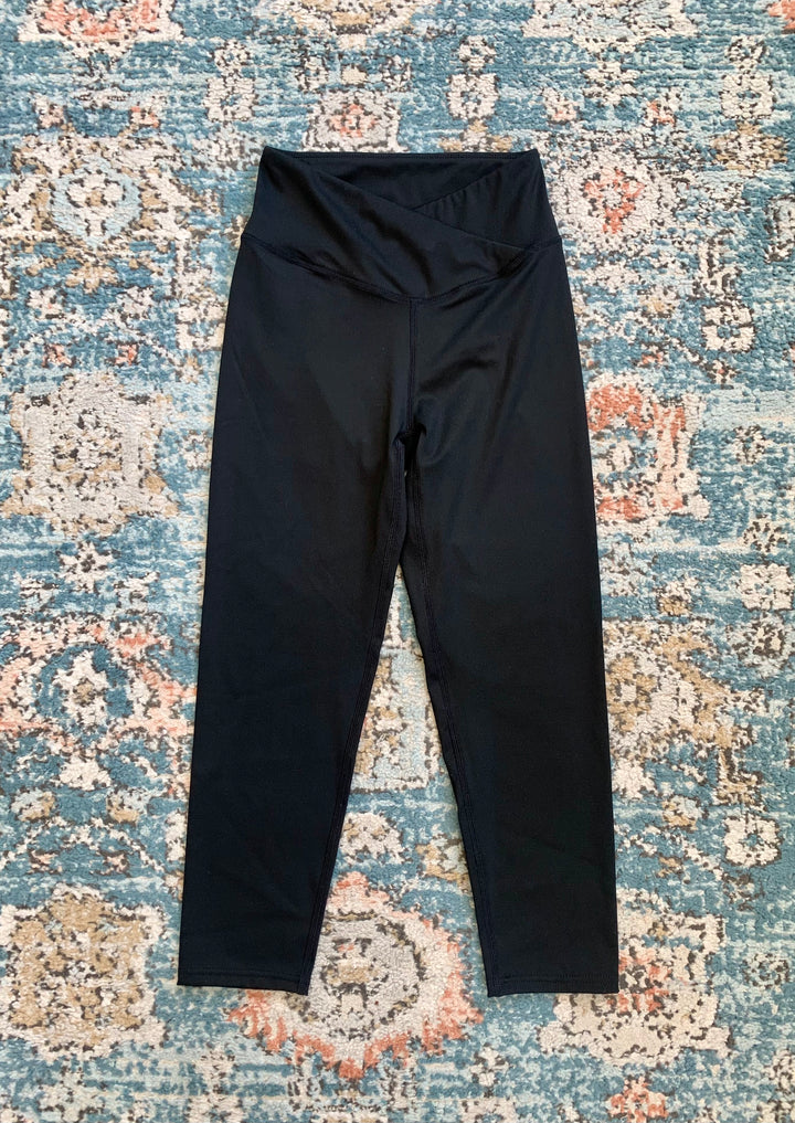 Overlapping Waistband Capri Leggings