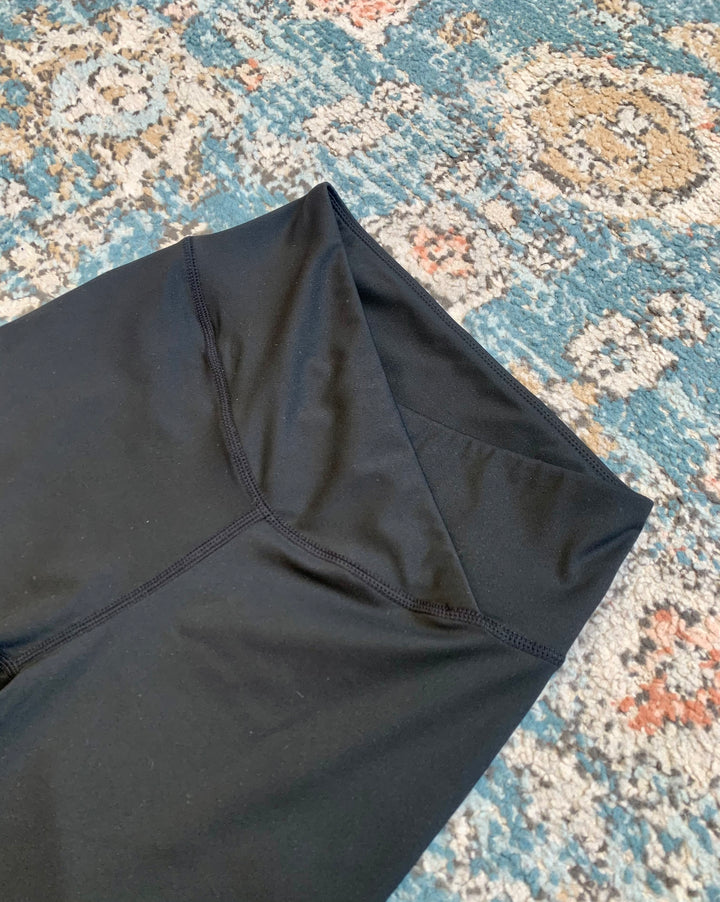 Overlapping Waistband Capri Leggings